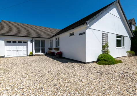 Polbream is a light-filled, spacious bungalow just 800 metres from the beautiful sandy cove of Trevone Bay