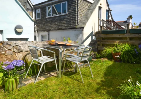 The shared rear garden & alfresco dining area at Polly's Place, St Ives