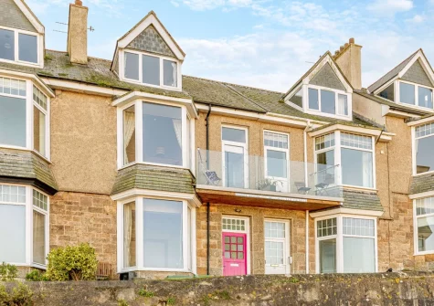 Polly's Place is an individually styled apartment set in an elegant terrace of Victorian houses perched on the hillside overlooking the town