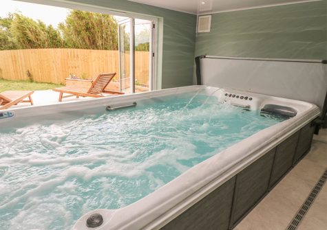 Enjoy a complimentary 2 hour session in the owner's 14-foot Swimspa, which is maintained at 35C