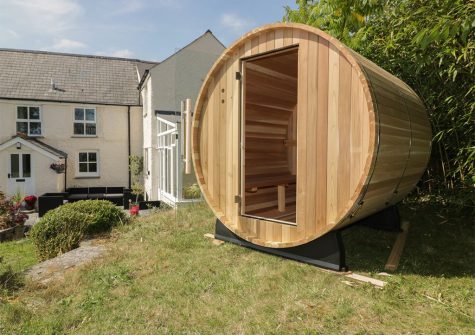 The outdoor sauna at Polstein, Threemilestone