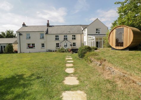 The garden & outdoor sauna at Polstein, Threemilestone