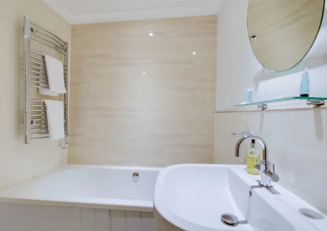 The bathroom at Pont View, Fowey