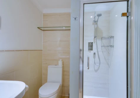 The bathroom at Pont View, Fowey