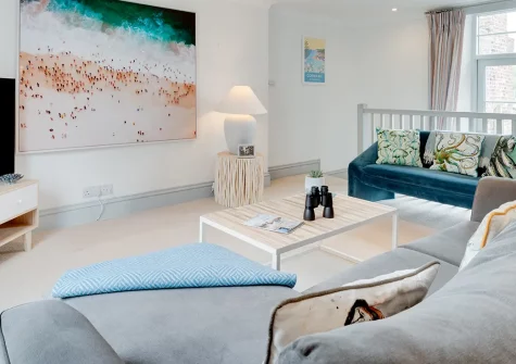 Pont View, Fowey is a stylish two-bedroom apartment with stunning river views and a private terrace. Located in the heart of a picturesque harbour town, it offers the perfect base for exploring Cornwall's stunning coastline and charming villages.
