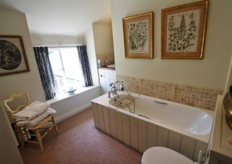 The bathroom at Poocks Cottage, Oare
