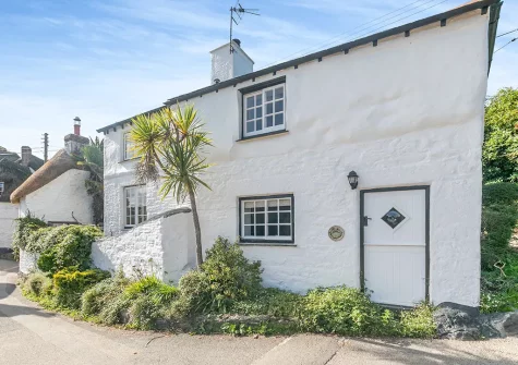 Popigale Cottage is a traditional cottage with gorgeous riverside views from inside & from the patio