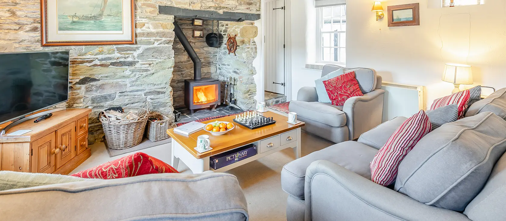 Popigale Cottage, Helford is a charming fisherman's retreat with stunning riverside views and characterful exposed stone walls. Enjoy a cosy wood burner, elevated patio overlooking the tranquil water, and peaceful garden. Perfect for couples.