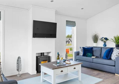 The living area at Poppy, 5 Roadford Lakes Lodges, Broadwoodwidger