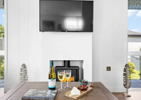 The living area at Poppy, 5 Roadford Lakes Lodges, Broadwoodwidger