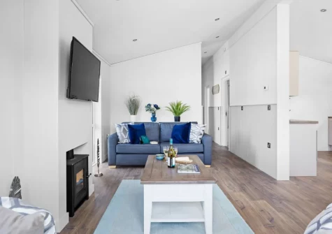 The living area at Poppy, 5 Roadford Lakes Lodges, Broadwoodwidger