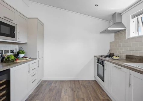 The kitchen at Poppy, 5 Roadford Lakes Lodges, Broadwoodwidger
