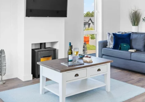 Poppy, 5 Roadford Lakes Lodges, Broadwoodwidger, is a stylish two-bedroom retreat with open field views, a private hot tub and sun-drenched patio. Beside Devon's largest lake, it's an ideal base for exploring moorland, coast and countryside.