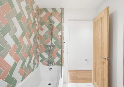 The bathroom at Poppyfields at Tremorvu Lodges, Ashton