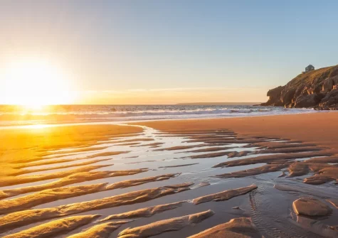 Nearby Rinsey Cove is a quiet remote beach, a hidden cove with golden sand, rockpools & stunning views of the heritage coastline