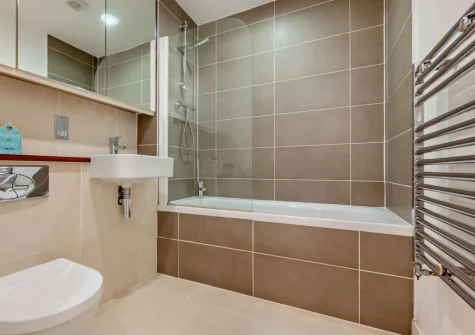 The bathroom at Porth Apartment, Newquay