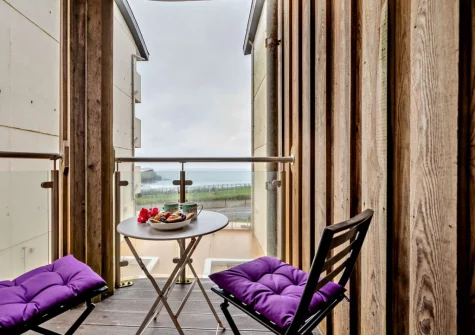 The balcony & outdoor sitting area at Porth Apartment, Newquay