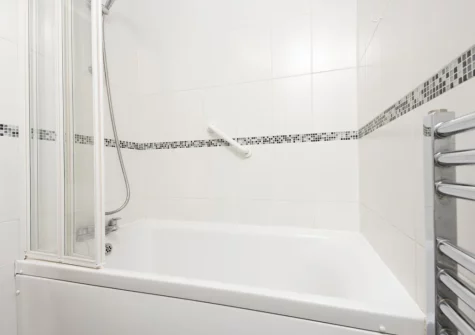 The bathroom at Porth Beach House at Mermaid Court, Newquay