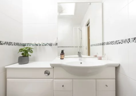 The bathroom at Porth Beach House at Mermaid Court, Newquay