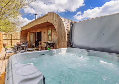 The decked patio & hot tub at Potbelly, Westward Ho!