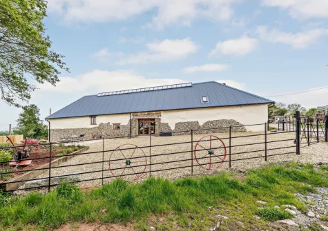 Priestacott Tithe Barn is a stunning & unique Grade II-listed barn conversion in a beautiful rural location