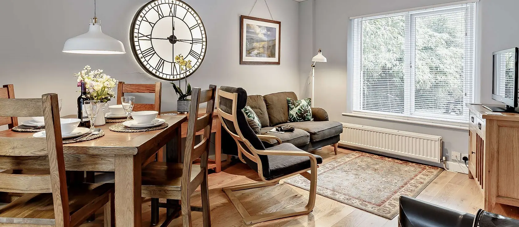 Primrose Cottage is a delightful two-bedroom woodland retreat at Greatrock Farm, perfect for families seeking Dartmoor adventure. Enjoy your private courtyard, resident alpacas, pottery workshops, and easy access to South Devon's stunning coastline.