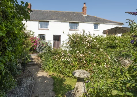 The beautifully manicured garden at Primrose Cottage, Treyarnon