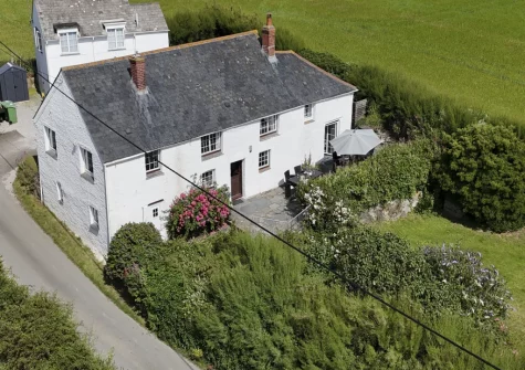 Primrose Cottage is a beautifully restored 400-year-old holiday home with characterful interiors, a fabulous garden & a rich history