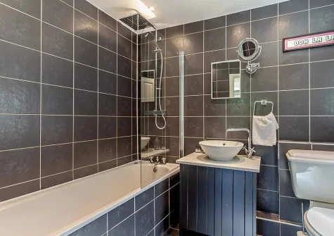 Bedroom #3 en-suite bathroom at Priory Stables, Croyde