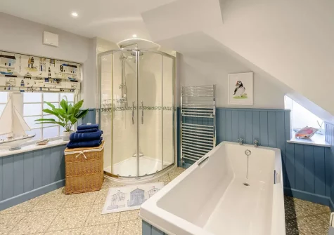 The bathroom at Prospect House, Appledore