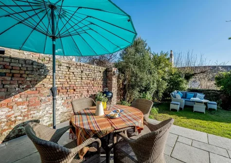 The patio & alfresco dining area at Prospect House, Appledore