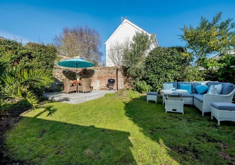 The patio, garden & outdoor sitting area at Prospect House, Appledore