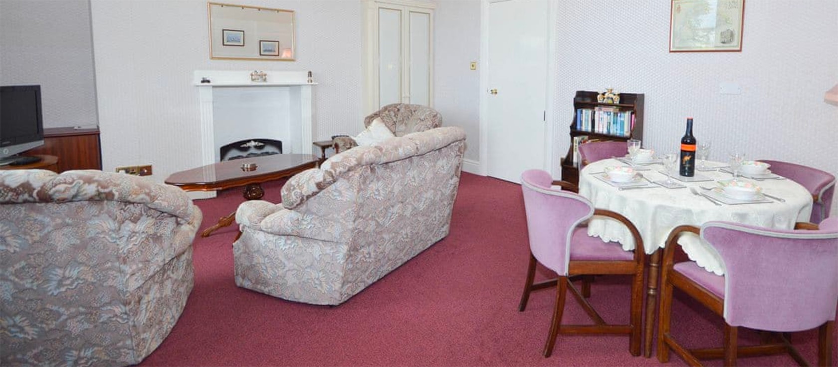 Protea Cottage can be found in the quiet leafy area of Chelston, with the seafront being a ten minute walk away. The property has panoramic vistas over Torquay with views out to sea and to the rear there is split level garden.