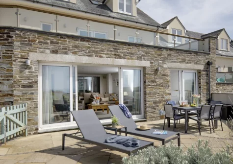 The terrace, alfresco dining & outdoor sitting area at Puffins at Ocean Blue, Treyarnon