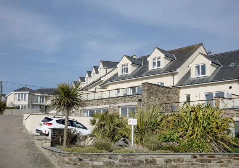 Puffins at Ocean Blue is a three-bedroom ground-floor apartment with views across Treyarnon Bay