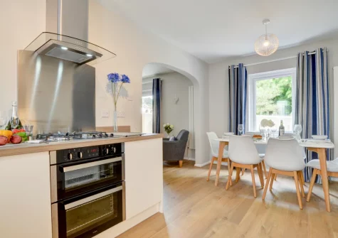 The kitchen & dining area at Puffins Retreat, Braunton