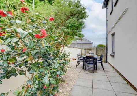 The enclosed patio garden & alfresco dining area at Puffins Retreat, Braunton