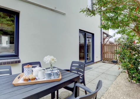 The enclosed patio garden & alfresco dining area at Puffins Retreat, Braunton