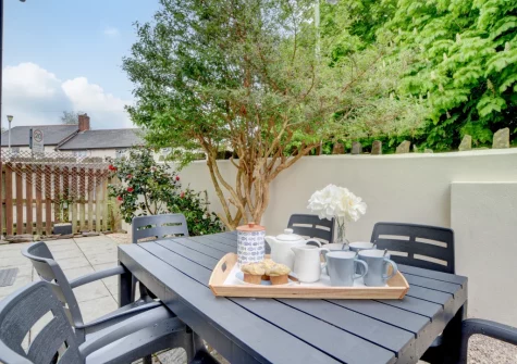 The enclosed patio garden & alfresco dining area at Puffins Retreat, Braunton