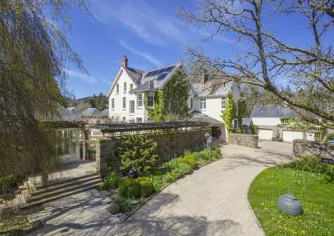 Outside Puggiestone House, Chagford
