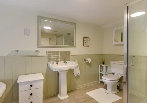 The bathroom at Quarry Cottage, Veryan