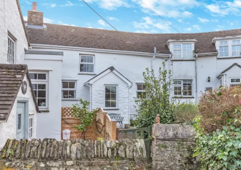 Quarry Cottage is a quintessential Cornish cottage set in a peaceful location close to the village of Veryan
