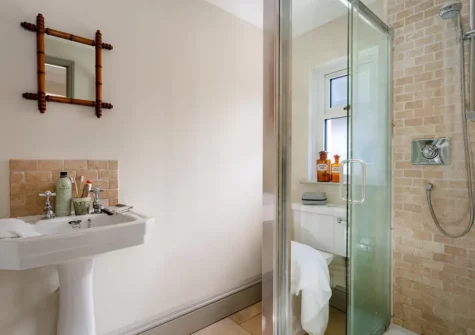Bedroom #1 en-suite at Quay House, Topsham