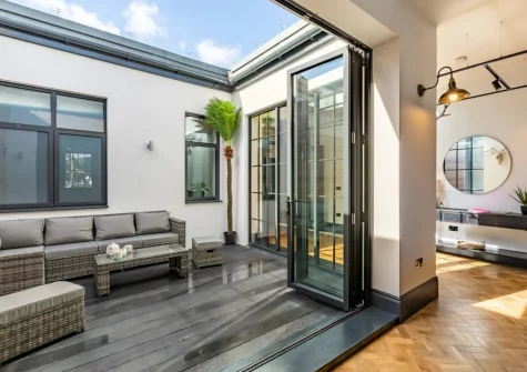 The enclosed terrace & outdoor sitting area at Quay Loft, Bideford