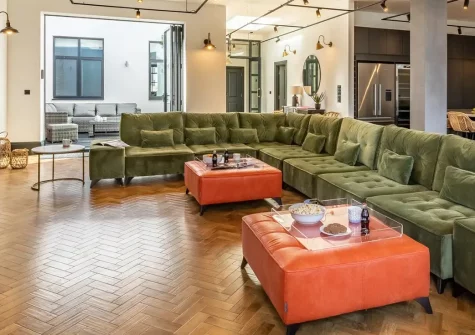 Quay Loft, Bideford is a stunning five-bedroom riverside apartment with contemporary elegance. Perfect for groups seeking sophisticated comfort, with shops and restaurants nearby, and easy access to North Devon's beaches and attractions.