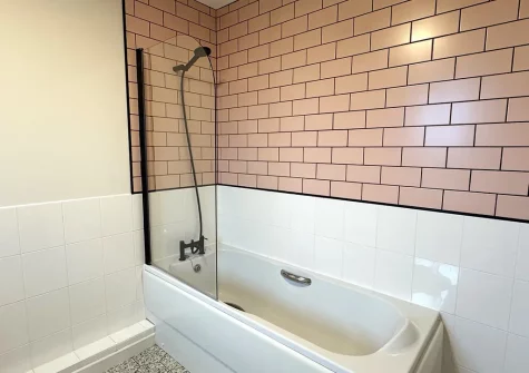 Bedroom #2 en-suite bathroom at Quay West, Lee