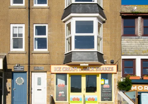 Quayside Apartment is located right in front of the old slipway leading down to Harbour Beach