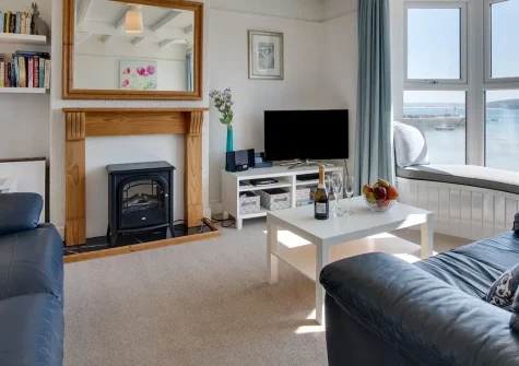 Quayside Apartment, St Ives is a charming duplex apartment with spectacular harbour views and prime waterfront location. Enjoy three comfortable bedrooms, direct beach access, and proximity to art galleries, restaurants, and coastal attractions.