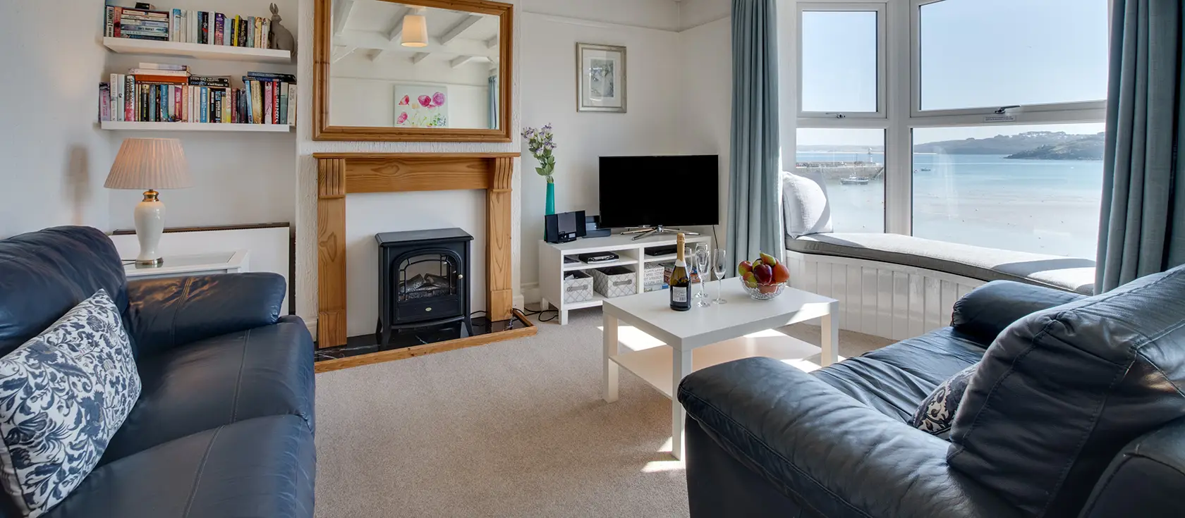 Quayside Apartment, St Ives is a charming duplex apartment with spectacular harbour views and prime waterfront location. Enjoy three comfortable bedrooms, direct beach access, and proximity to art galleries, restaurants, and coastal attractions.