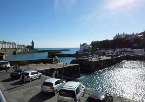 Quayside is in an enviable location right on the harbour front for restaurants, pubs & beach